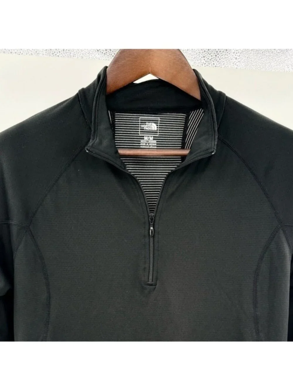 The North Face Men’s M Black FlashDry 1/4 Zip Pullover Athletic Performance Top